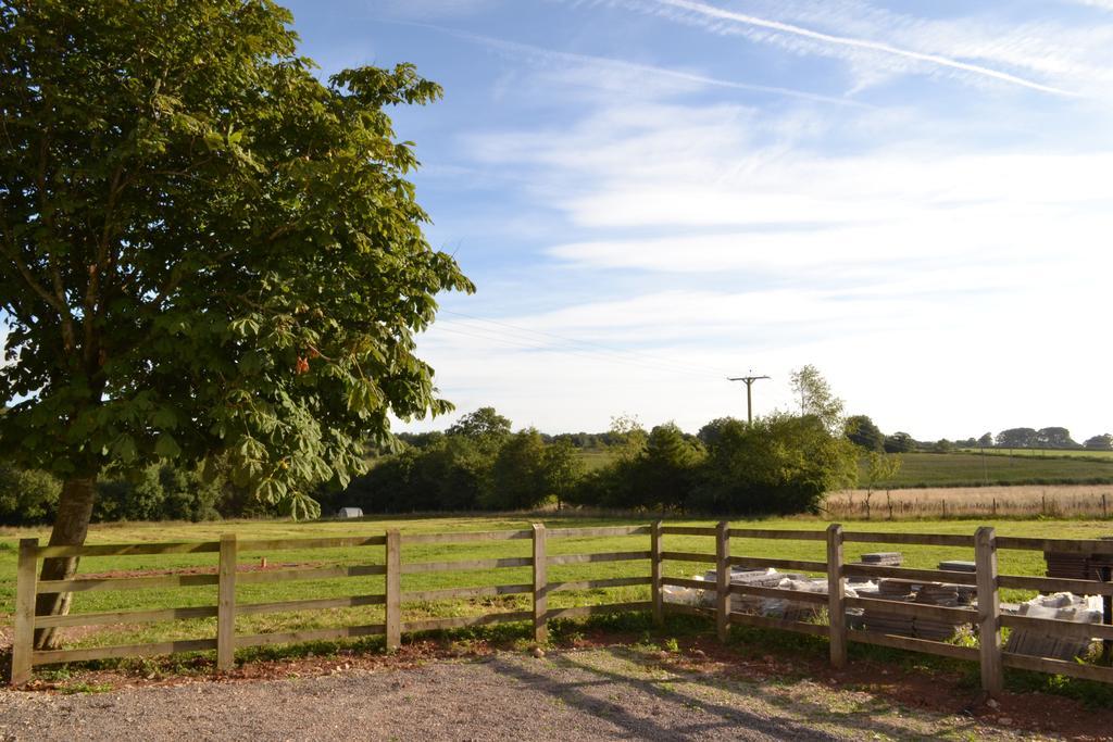 Accommodation Bristol Airport Redhill  Экстерьер фото